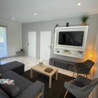 Belle maison au calme avec parking, hotel near Carpiquet Airport - CFR, Bretteville-sur-Odon