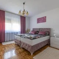 Apartman Marta i soba Maja, hotel di Gradište