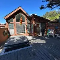 Oceanview Cabin 18 with Private Jacuzzi, hotel u gradu Smith River