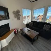 Ocean Cabin 22 w Private Hot Tub Pet Friendly, hotel di Smith River