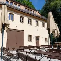 Zimmer An der Wasserburg, хотел в Thallwitz