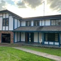 Luxury House 5 bedrooms, хотел в Уиндзор
