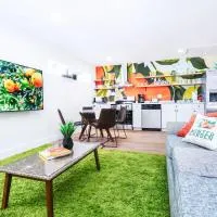 StylishAptWtrGrdnOppLake&Prk&Yrd, hotel u Orlandu