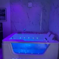 Suite Saint Esteve avec balneo au cœur d'un hameau, hotel di Brue-Auriac
