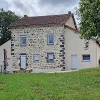 chez Robert: Bromont-Lamothe şehrinde bir otel