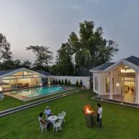 SaffronStays White Pearl - 3BR Vikramgad villa, pool, gazebo, pergola, BBQ & bonfire, near Pinjal, Sajan & Kohoj, hotel em Zadapoli