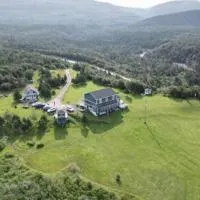 The Sullivan Suite 5 Bedroom home, on 5 acres in Gros Morne, hotel in Trout River