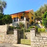Villa RAXI, viešbutis mieste Plátanos
