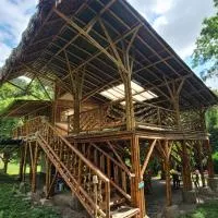 Colibamboo Ecolodge Biocasa artesanal rodeada de naturaleza con jaccuzi y mucho más, khách sạn ở Pacho