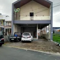 Maorin Guest House, hotell i Dieng