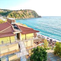 Potam'Sea Bliss 7 - Beach Front, Sun Beds & Parking, hotel a Himare