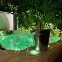Suite Tino - Jacuzzi privé, cabine infrarouge & vue, hotel v destinaci Verviers