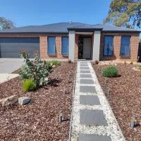 Spacious 3bdrm home next to Captains Cove Resort - Captains Edge, Hotel in Paynesville