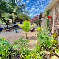 Samsara Beach House، فندق في Kiganga