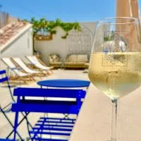 VOLPE E UVA Winesuites & Spa, hotel in Trani