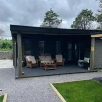 Garden Retreat Wales, hotel v destinaci Llandowror