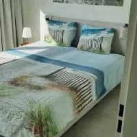 Cozy apartment with sea view and parking place, hotel a Bredene