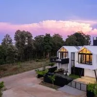 StayVista at Lotus Lumiere with Breakfast & jacuzzi, hotell i Madikeri