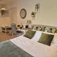 Fly By - Duxford close to IWM & Wellcome Genome Campus, Hotel in Duxford