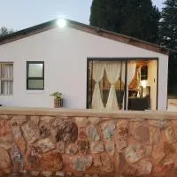 CradleLicious Nguni Farm Cottage, hotel v destinácii Beckedan