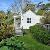 Hahei Cottages - Willow or Kauri, hotel em Hahei