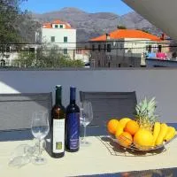Apartment Milenka - Four Bedroom Apartment with Terrace, hotel v mestu Čilipi
