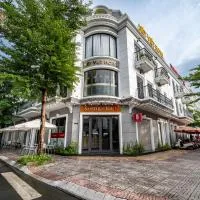 Nét Việt Hotel Vincom Sóc Trăng، فندق في Soc Trang