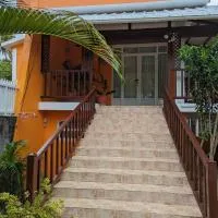 Blue Jays Holiday Home - 3 bedrooms, hotel a Blue Bay