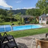 Schöne Wohnung mit Terrasse, Garten und-Pool, hotel sa Thalgau