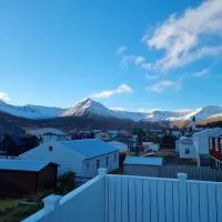The Painter's house with view and balcony, hotel di Siglufjörður