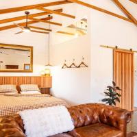 Three Gums Mudbrick, hotel near Kempsey Airport - KPS, Crescent Head