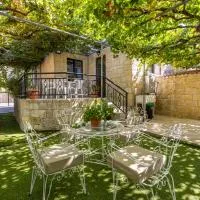JP Pool House, hotel di Trimiklini