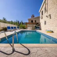 JP Pool House, hôtel à Trimiklini