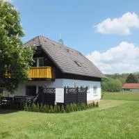 Ferienhaus Moni mit 2 separaten Wohnungen am Silbersee, hotell sihtkohas Frielendorf