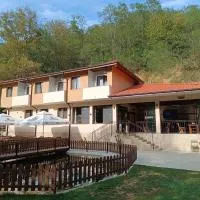 Viesnīca Комплекс Кантона pilsētā Razhishte