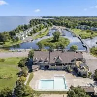Village At Izatys, hotel en Bayview