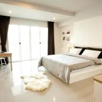 The Eight, hotel din Samut Sakhon