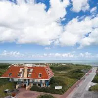 Strandhotel Buren aan Zee, hôtel à Buren