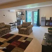 Cozy, Private Basement Suite, hotel i Halifax