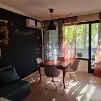 Homey art apartment next to Drujba lake Metro stations and bul.Tsarigradsko Shose、ソフィアにあるソフィア空港 - SOFの周辺ホテル