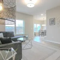 Cedar Falls Townhome - New Construction - 3 KINGS!, hotel en Cedar Falls