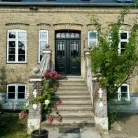 Gesamtes Historisches Kapitänshaus, viešbutis mieste Fėmarnas