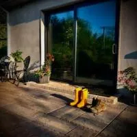 Peaceful, relaxing and warm 2-bedroom, sleeps 4, self-catering Galtee Mountain Lodge - for Mitchelstown, Cahir, Cashel and Cork, 1hr drive from 4 cities, хотел в Кахир
