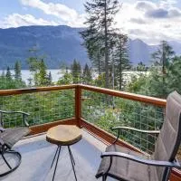 Hot Tub & Stunning Mtn Views! Lake Wenatchee Home, hotel en Leavenworth