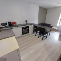 appartement rénové centre ville، فندق في بوربون ليه بان