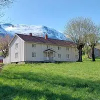 Jovollstua i Eresfjord med båt til leie, hotel en Øverås