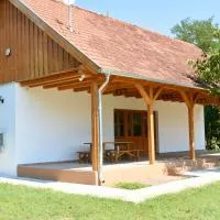 Kövidinka Vendégház, готель у місті Izsák