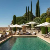 Hotel Crillon le Brave: Crillon-le-Brave şehrinde bir otel