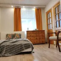 Suure terrassiga korter raudteejaama lähedal, hotel di Viljandi