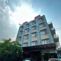 CREW EXPRESS Hotel، فندق في Lubukpakam
